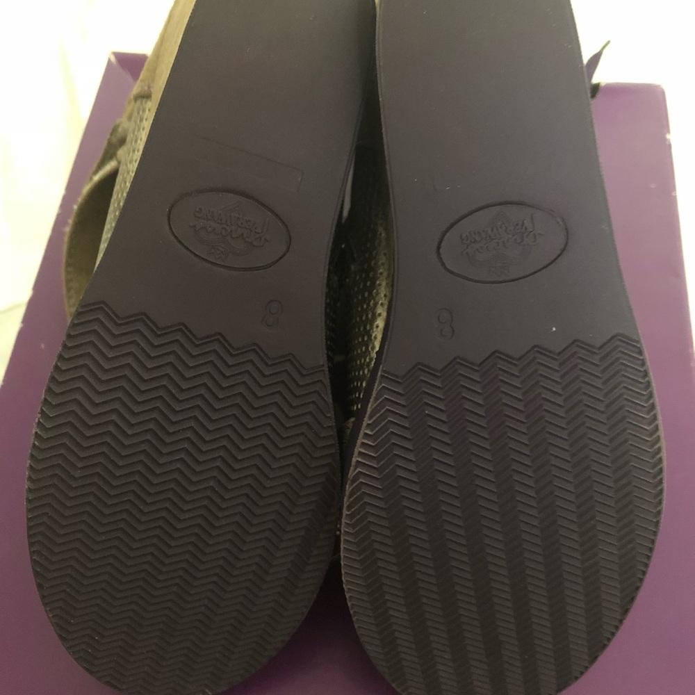 Shoes - Picture 3 of 4
